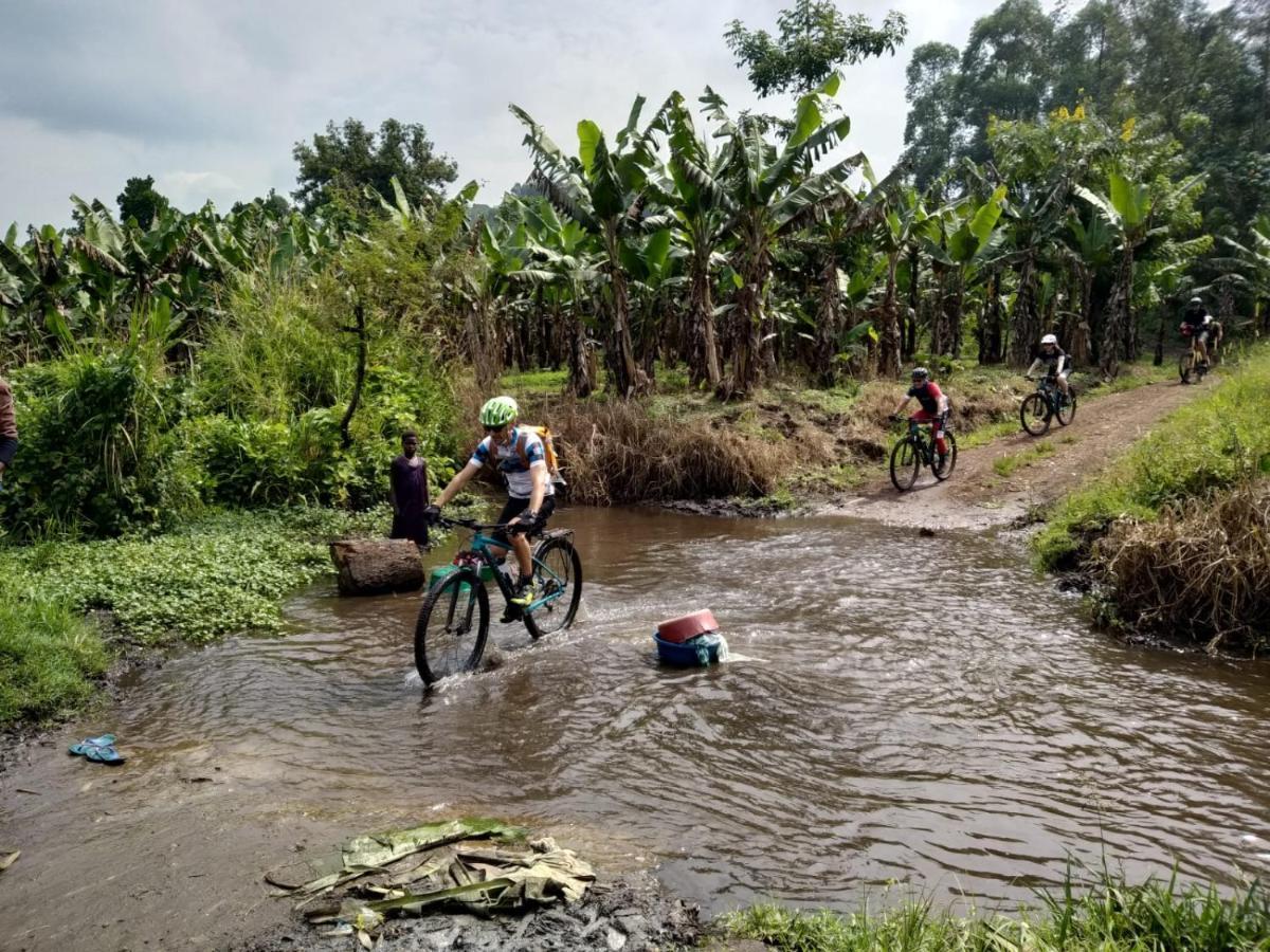 Mwamba Kelele Lodge Fort Portal Bagian luar foto