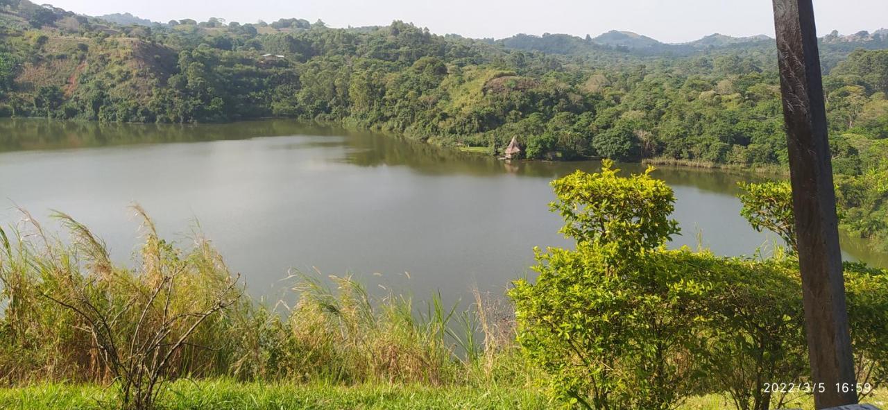 Mwamba Kelele Lodge Fort Portal Bagian luar foto