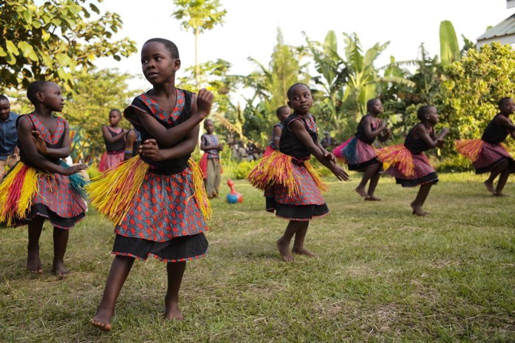 Mwamba Kelele Lodge Fort Portal Bagian luar foto