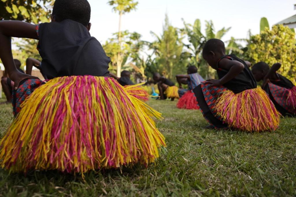 Mwamba Kelele Lodge Fort Portal Bagian luar foto