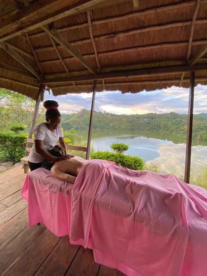 Mwamba Kelele Lodge Fort Portal Bagian luar foto