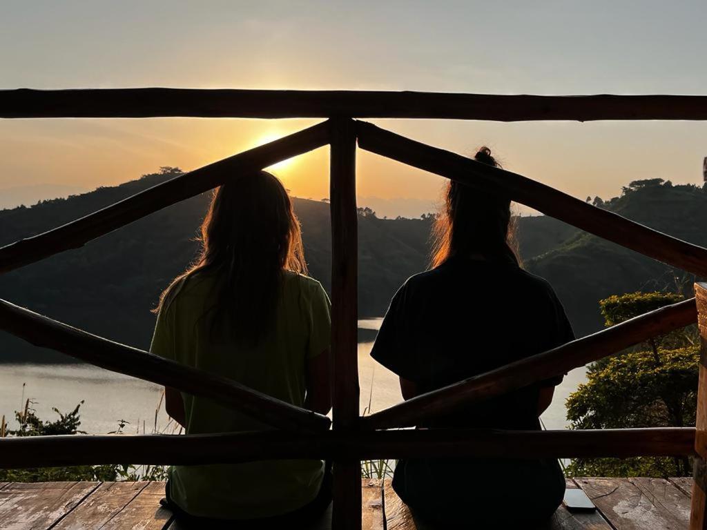 Mwamba Kelele Lodge Fort Portal Bagian luar foto
