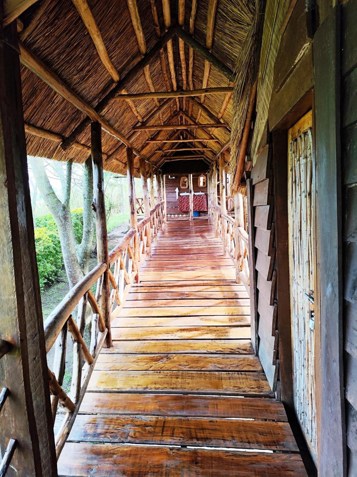Mwamba Kelele Lodge Fort Portal Bagian luar foto